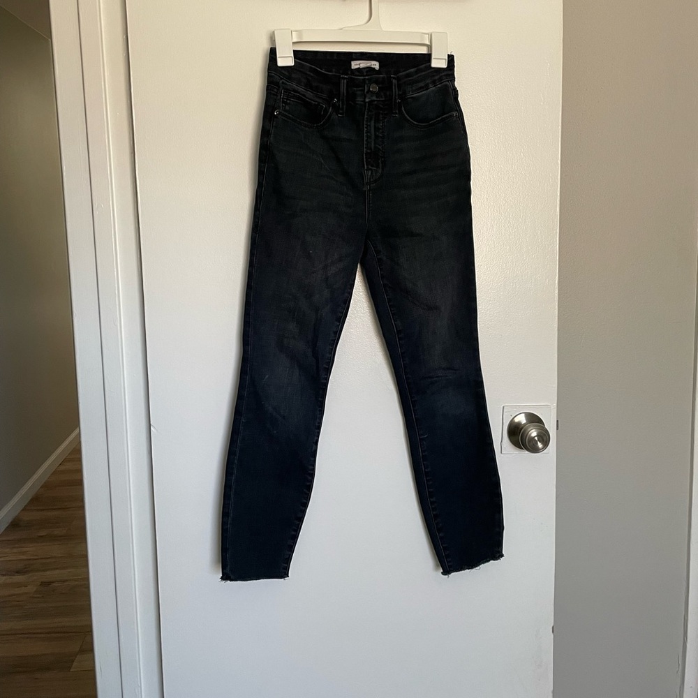 GOOD AMERICAN - GOOD WAIST CROP RAW HEM | BLUE631